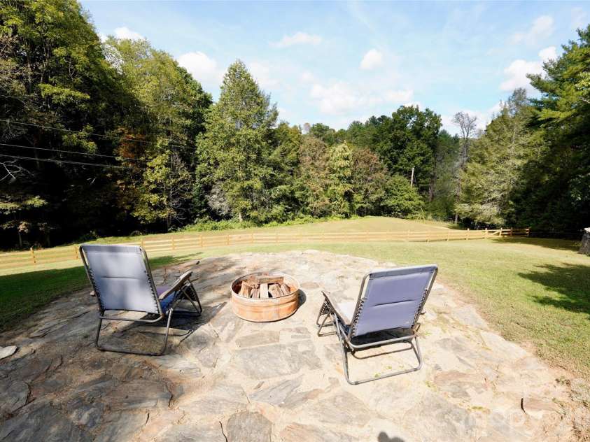 525 Silent Acres Road, Waynesville, NC 28785.  MLS# CAR4431021, YatesRealty ID 55375. 