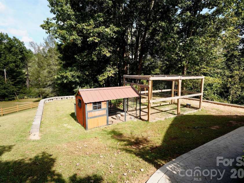 525 Silent Acres Road, Waynesville, NC 28785.  MLS# CAR4431021, YatesRealty ID 55375. 