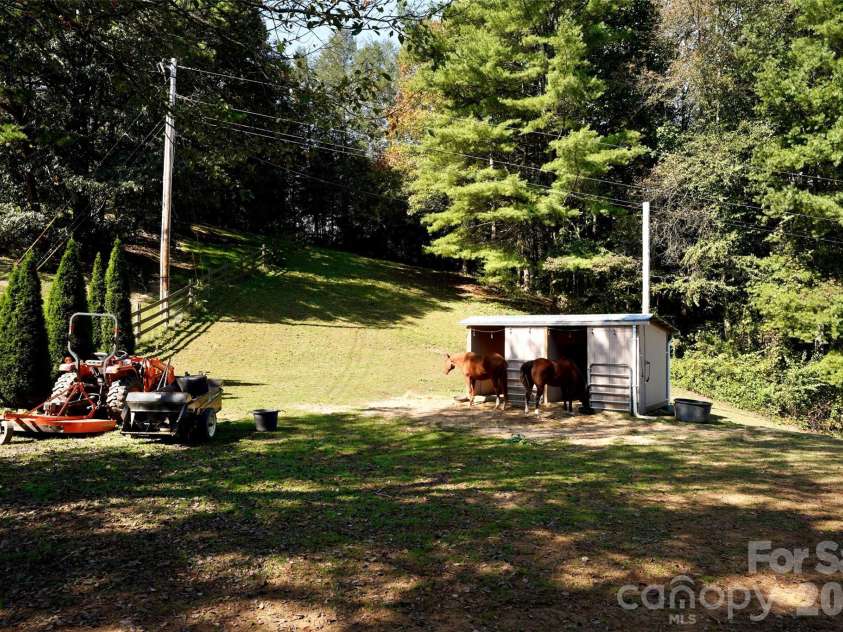 525 Silent Acres Road, Waynesville, NC 28785.  MLS# CAR4431021, YatesRealty ID 55375. 