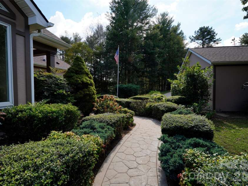 525 Silent Acres Road, Waynesville, NC 28785.  MLS# CAR4431021, YatesRealty ID 55375. 