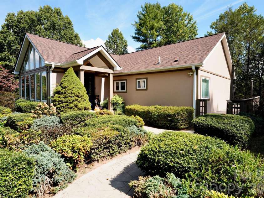 525 Silent Acres Road, Waynesville, NC 28785.  MLS# CAR4431021, YatesRealty ID 55375. 