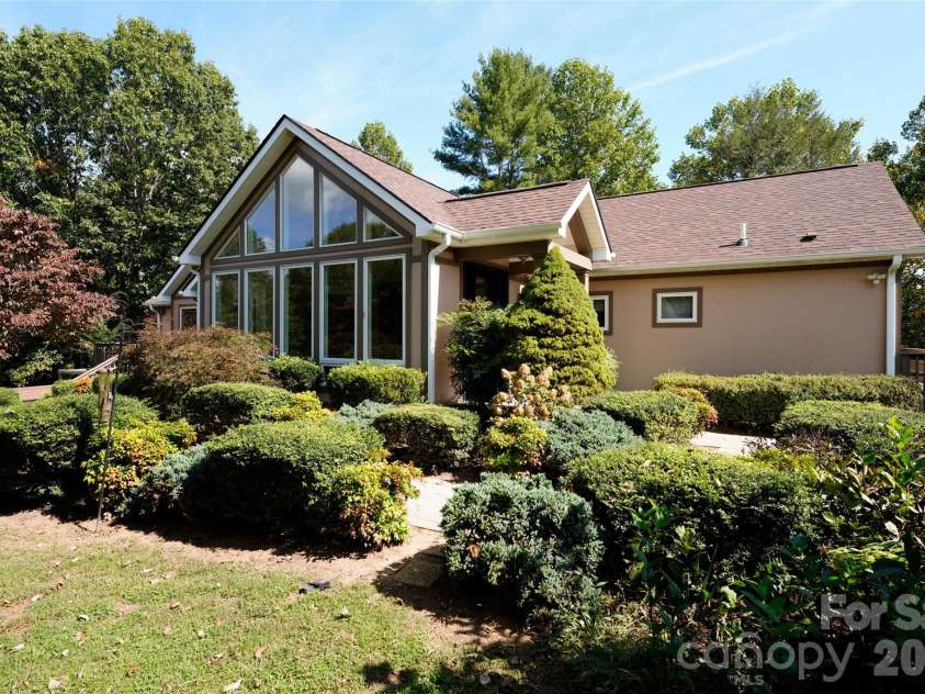 525 Silent Acres Road, Waynesville, NC 28785.  MLS# CAR4431021, YatesRealty ID 55375. 