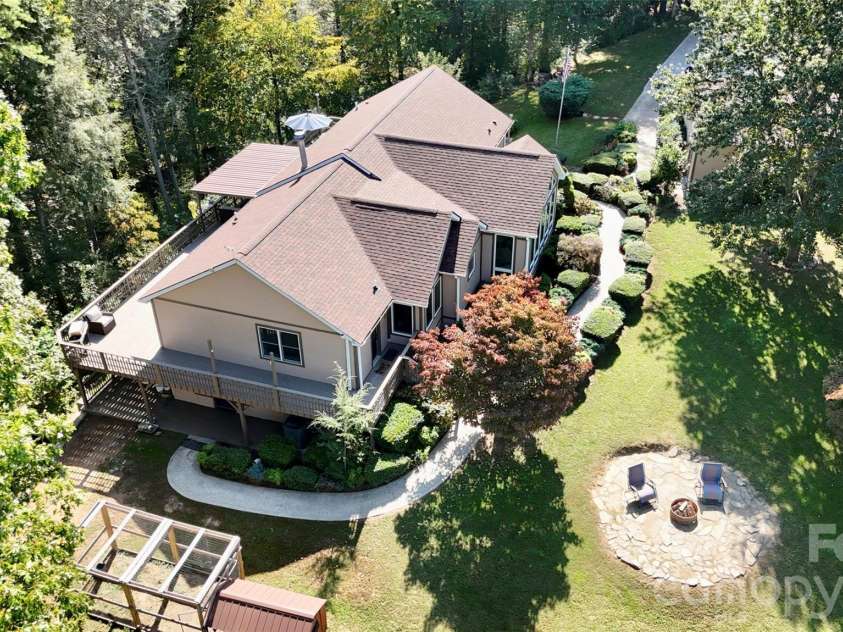 525 Silent Acres Road, Waynesville, NC 28785.  MLS# CAR4431021, YatesRealty ID 55375. 