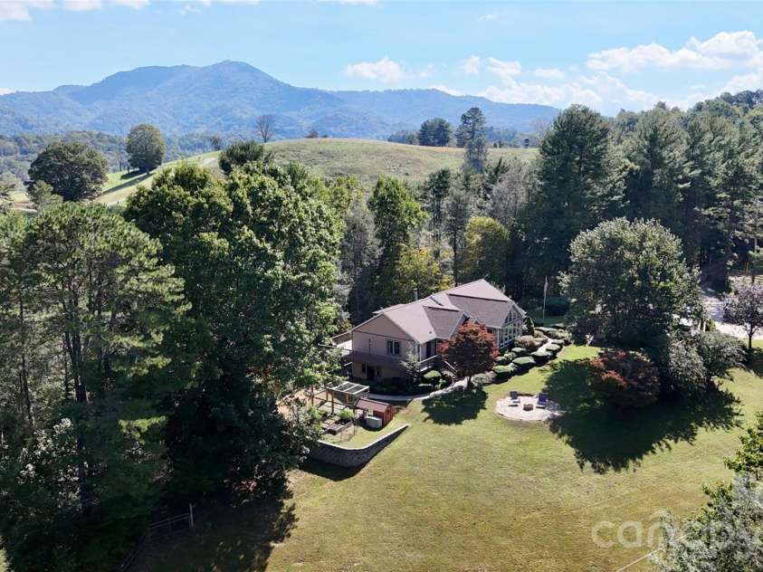 525 Silent Acres Road, Waynesville, NC 28785.  MLS# CAR4431021, YatesRealty ID 55375. 