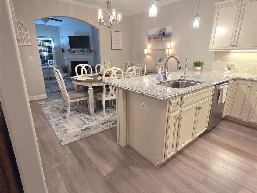 101 Parkview Drive, Yadkinville, NC 27055.  MLS# CAR4430843, YatesRealty ID 55376. 