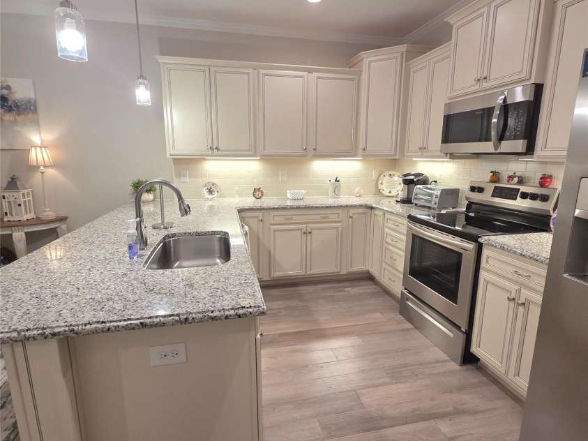 101 Parkview Drive, Yadkinville, NC 27055.  MLS# CAR4430843, YatesRealty ID 55376. 