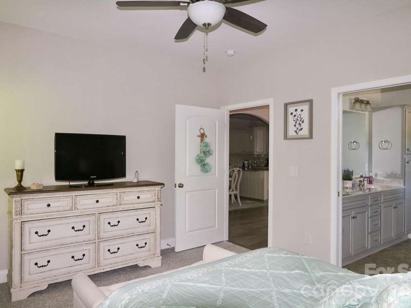 101 Parkview Drive, Yadkinville, NC 27055.  MLS# CAR4430843, YatesRealty ID 55376. 