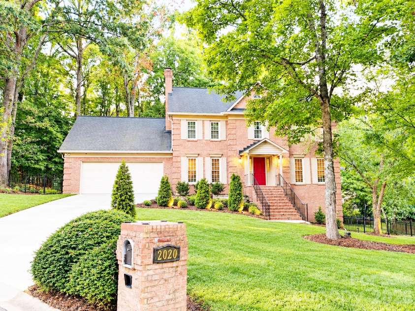 2020 Fairchelsea Way Lane, Matthews, NC 28105.  MLS# CAR4430615, YatesRealty ID 55377. 