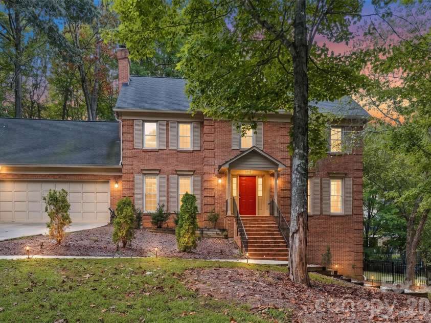 2020 Fairchelsea Way Lane, Matthews, NC 28105.  MLS# CAR4430615, YatesRealty ID 55377. 