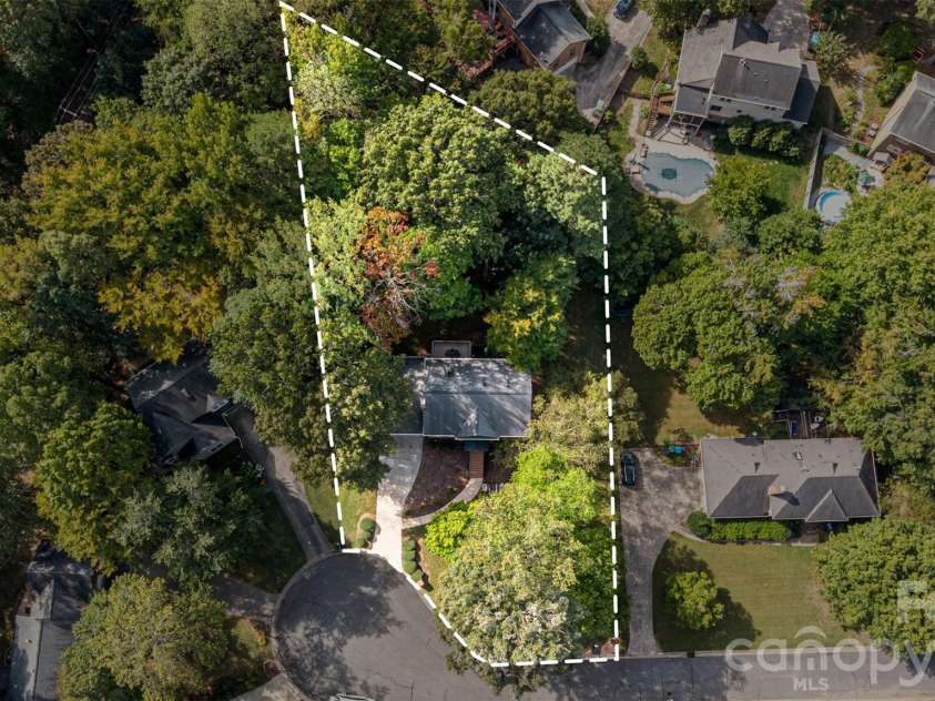 2020 Fairchelsea Way Lane, Matthews, NC 28105.  MLS# CAR4430615, YatesRealty ID 55377. 