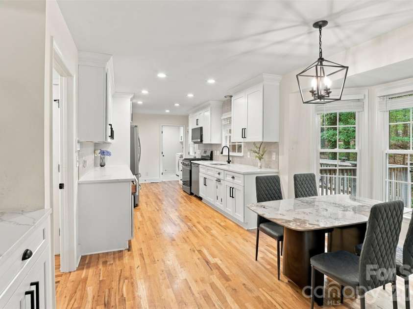 2020 Fairchelsea Way Lane, Matthews, NC 28105.  MLS# CAR4430615, YatesRealty ID 55377. 