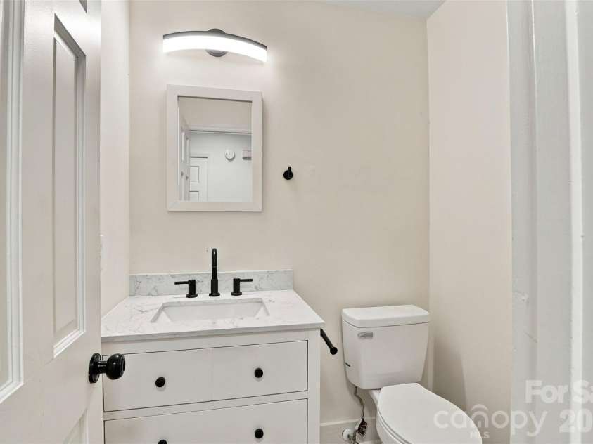 2020 Fairchelsea Way Lane, Matthews, NC 28105.  MLS# CAR4430615, YatesRealty ID 55377. 