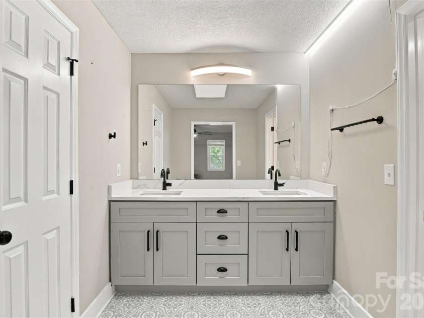 2020 Fairchelsea Way Lane, Matthews, NC 28105.  MLS# CAR4430615, YatesRealty ID 55377. 