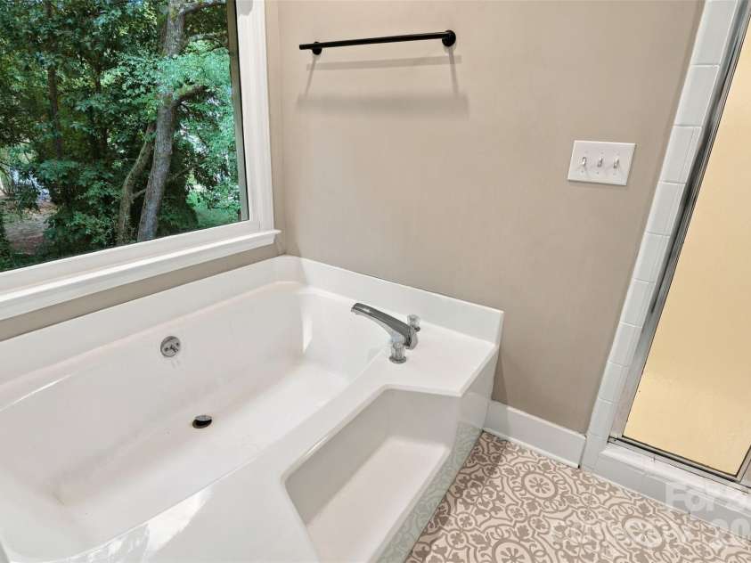 2020 Fairchelsea Way Lane, Matthews, NC 28105.  MLS# CAR4430615, YatesRealty ID 55377. 