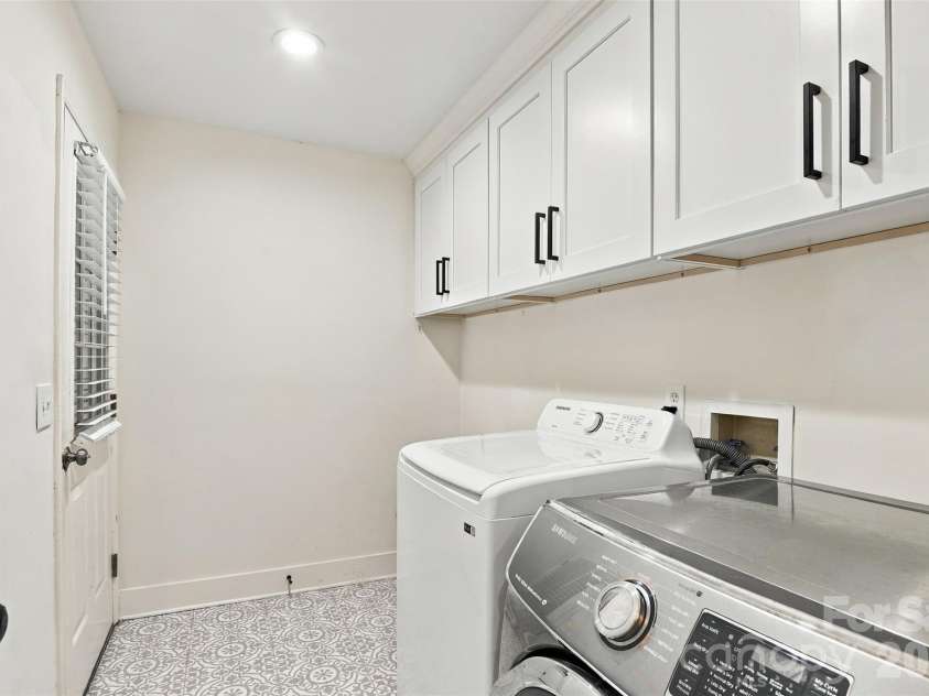 2020 Fairchelsea Way Lane, Matthews, NC 28105.  MLS# CAR4430615, YatesRealty ID 55377. 
