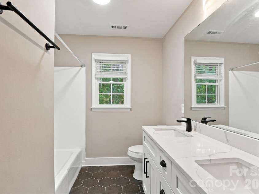 2020 Fairchelsea Way Lane, Matthews, NC 28105.  MLS# CAR4430615, YatesRealty ID 55377. 
