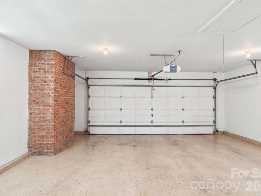 2020 Fairchelsea Way Lane, Matthews, NC 28105.  MLS# CAR4430615, YatesRealty ID 55377. 