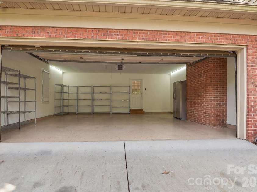 2020 Fairchelsea Way Lane, Matthews, NC 28105.  MLS# CAR4430615, YatesRealty ID 55377. 