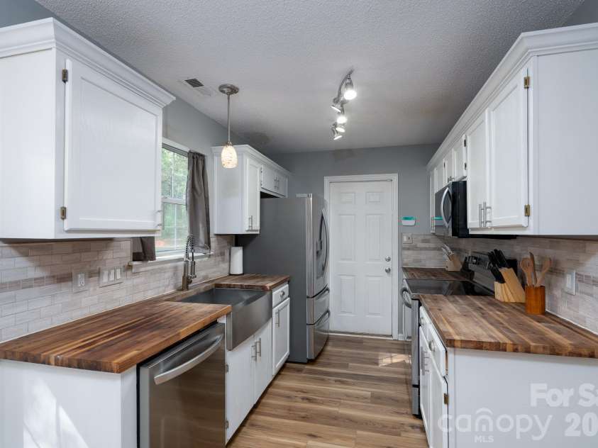 14200 Lavender Trace Court, Charlotte, NC 28273.  MLS# CAR4430462, YatesRealty ID 55379. 