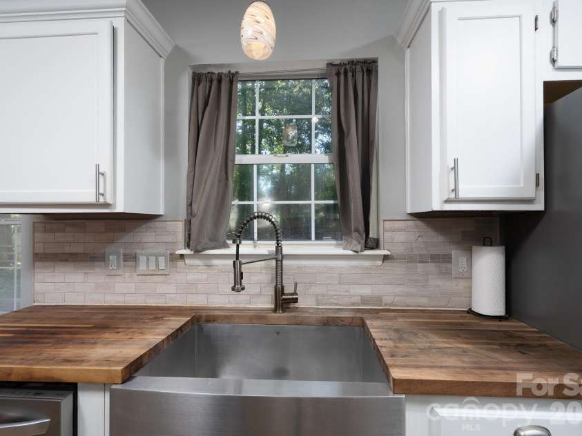 14200 Lavender Trace Court, Charlotte, NC 28273.  MLS# CAR4430462, YatesRealty ID 55379. 