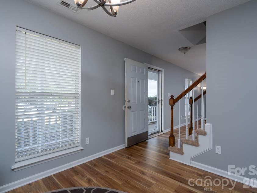 14200 Lavender Trace Court, Charlotte, NC 28273.  MLS# CAR4430462, YatesRealty ID 55379. Dining area