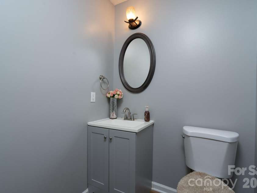 14200 Lavender Trace Court, Charlotte, NC 28273.  MLS# CAR4430462, YatesRealty ID 55379. Half bathroom (downstairs)