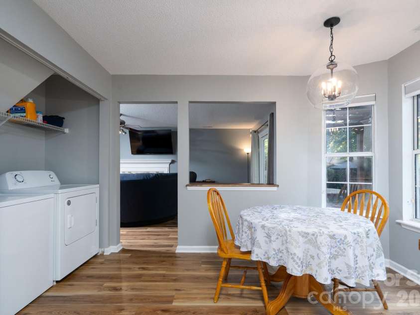 14200 Lavender Trace Court, Charlotte, NC 28273.  MLS# CAR4430462, YatesRealty ID 55379. Laundry area + breakfast area