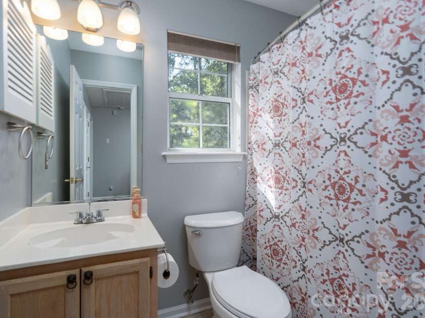14200 Lavender Trace Court, Charlotte, NC 28273.  MLS# CAR4430462, YatesRealty ID 55379. Second full bathroom (upstairs)