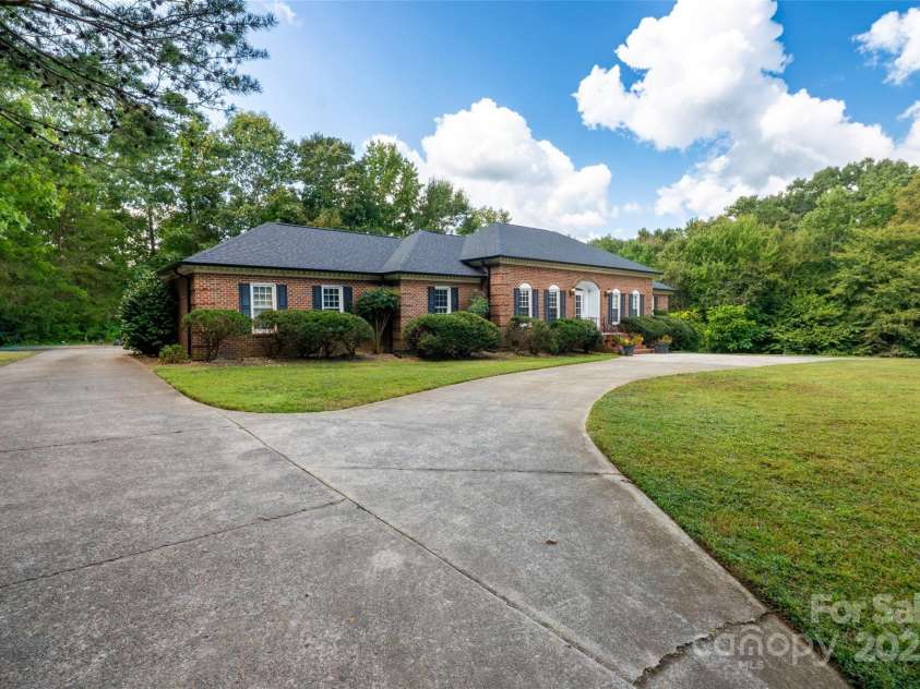 124 Windsor Greene Drive, Monroe, NC 28110.  MLS# CAR4302821, YatesRealty ID 5538. 
