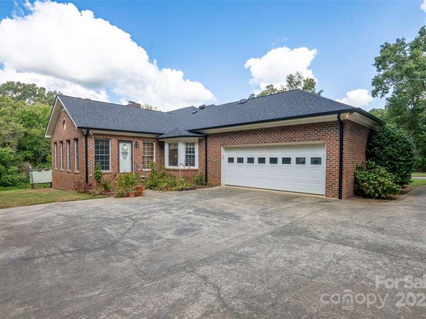 124 Windsor Greene Drive, Monroe, NC 28110.  MLS# CAR4302821, YatesRealty ID 5538. 