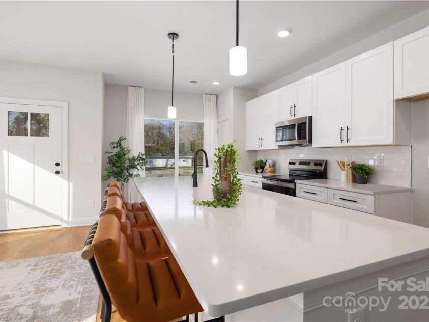 4819 Victoria Avenue, Charlotte, NC 28269.  MLS# CAR4246563, YatesRealty ID 5538. 