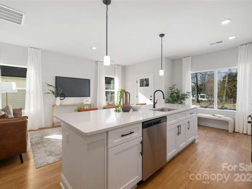 4819 Victoria Avenue, Charlotte, NC 28269.  MLS# CAR4246563, YatesRealty ID 5538. 
