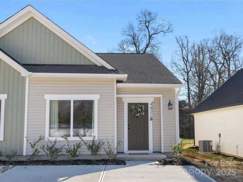 4819 Victoria Avenue, Charlotte, NC 28269.  MLS# CAR4246563, YatesRealty ID 5538. 