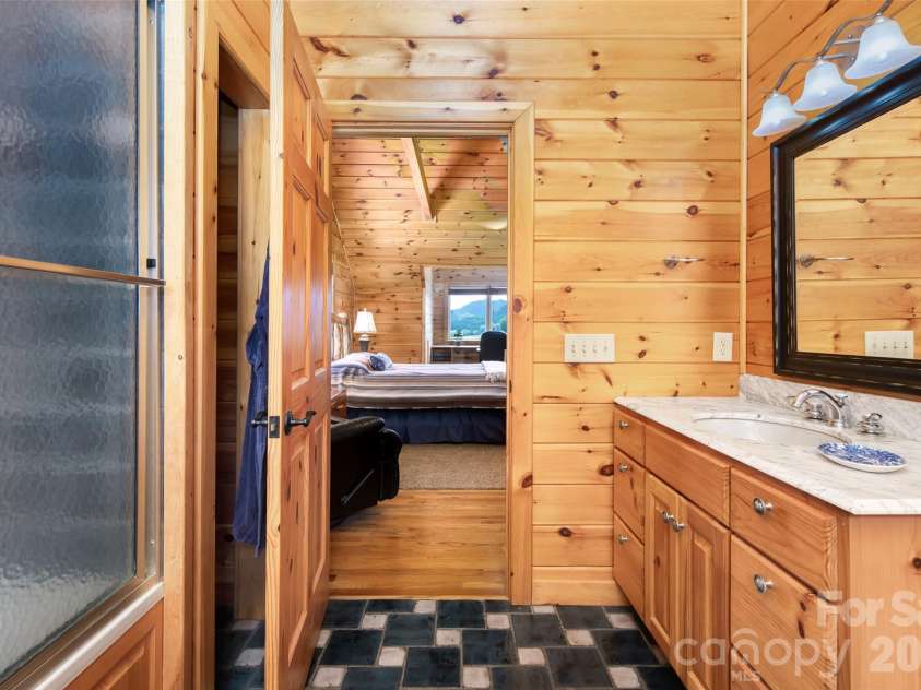 316 Stevenson Cove Road, Waynesville, NC 28785.  MLS# CAR4430409, YatesRealty ID 55382. 3rd bathroom. Located on second level.