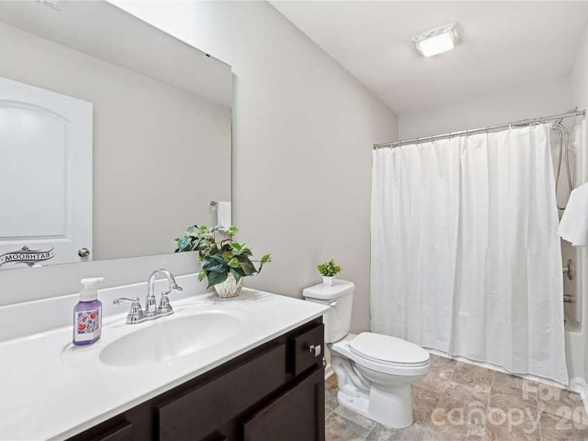 206 Amberly Circle, Pageland, SC 29728.  MLS# CAR4430189, YatesRealty ID 55384. Full Bathroom