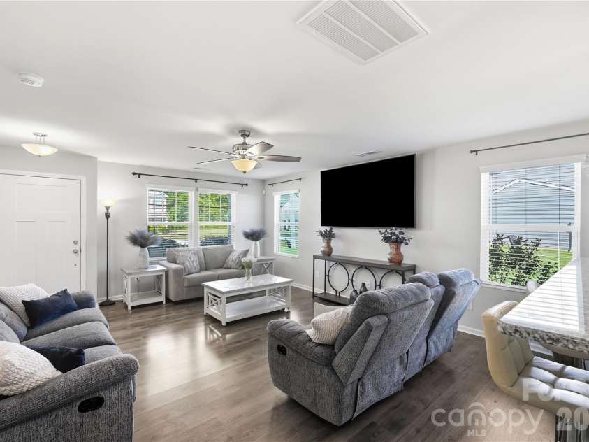 206 Amberly Circle, Pageland, SC 29728.  MLS# CAR4430189, YatesRealty ID 55384. Living Room