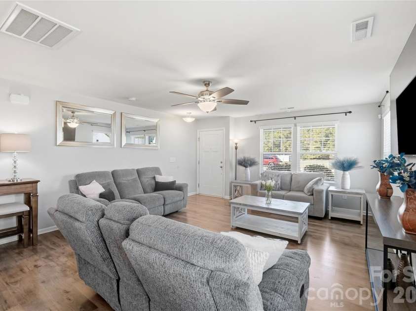 206 Amberly Circle, Pageland, SC 29728.  MLS# CAR4430189, YatesRealty ID 55384. Living Room