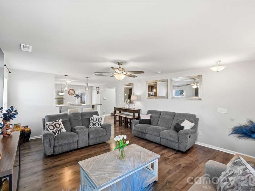 206 Amberly Circle, Pageland, SC 29728.  MLS# CAR4430189, YatesRealty ID 55384. Living Room