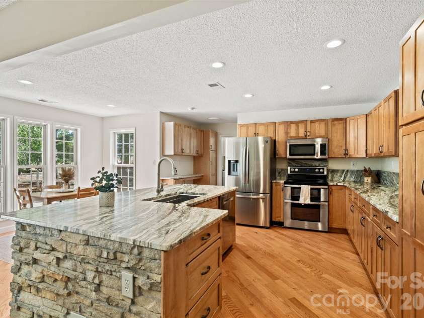 996 Beamguard Road, Clover, SC 29710.  MLS# CAR4430042, YatesRealty ID 55385. Kitchen
