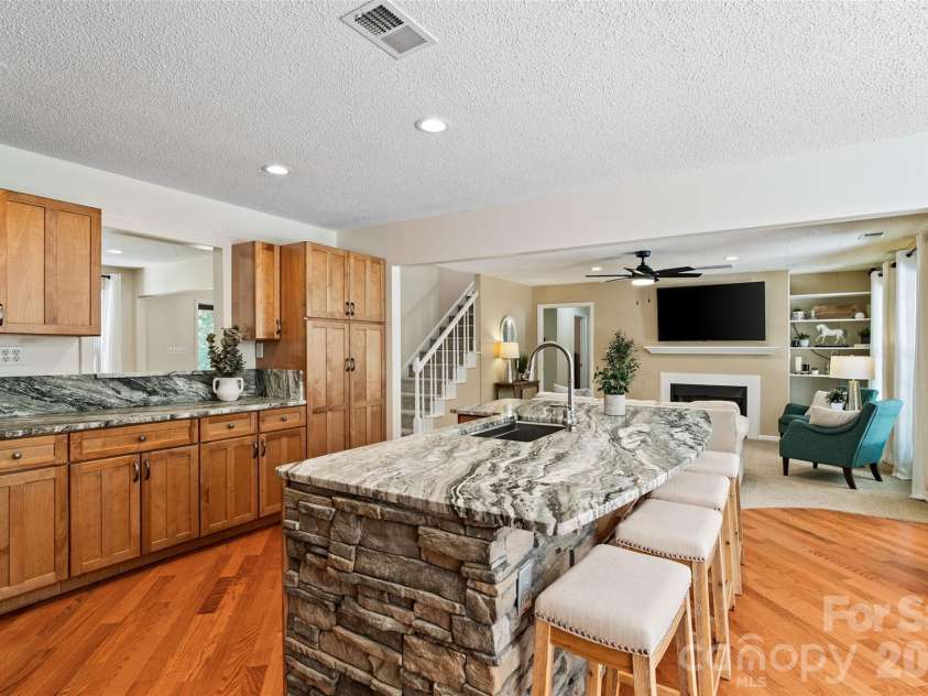 996 Beamguard Road, Clover, SC 29710.  MLS# CAR4430042, YatesRealty ID 55385. Kitchen