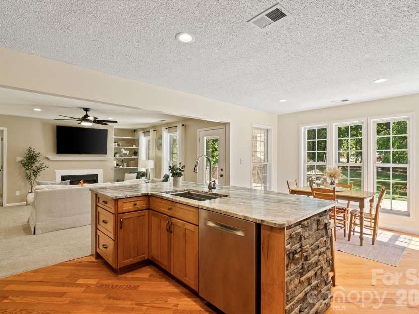996 Beamguard Road, Clover, SC 29710.  MLS# CAR4430042, YatesRealty ID 55385. Kitchen