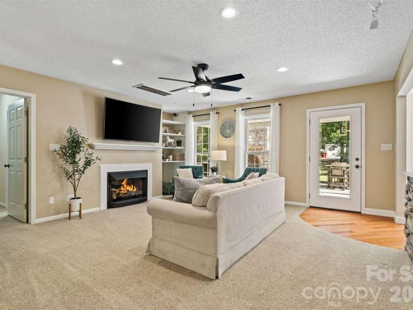 996 Beamguard Road, Clover, SC 29710.  MLS# CAR4430042, YatesRealty ID 55385. Living Room