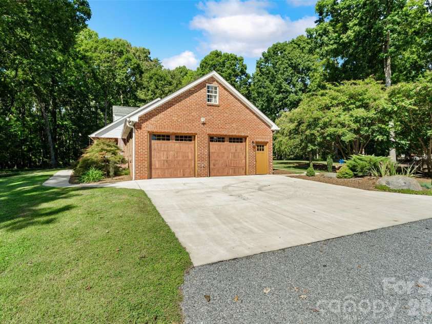 996 Beamguard Road, Clover, SC 29710.  MLS# CAR4430042, YatesRealty ID 55385. Oversized 2 car garage