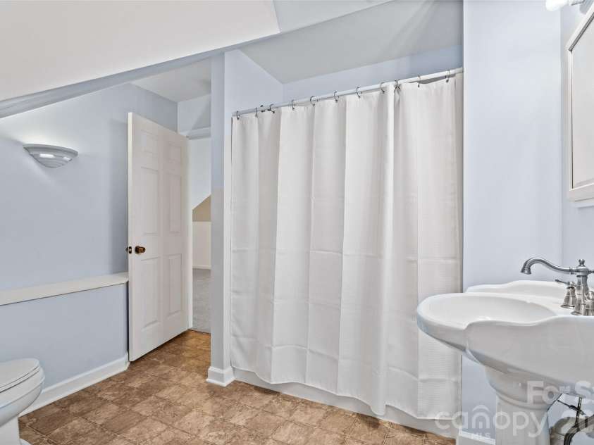 996 Beamguard Road, Clover, SC 29710.  MLS# CAR4430042, YatesRealty ID 55385. Upstairs Bathroom