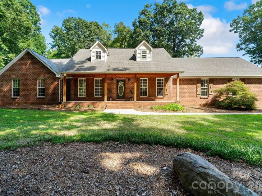 996 Beamguard Road, Clover, SC 29710.  MLS# CAR4430042, YatesRealty ID 55385. Welcome to 996 Beamguard Road!