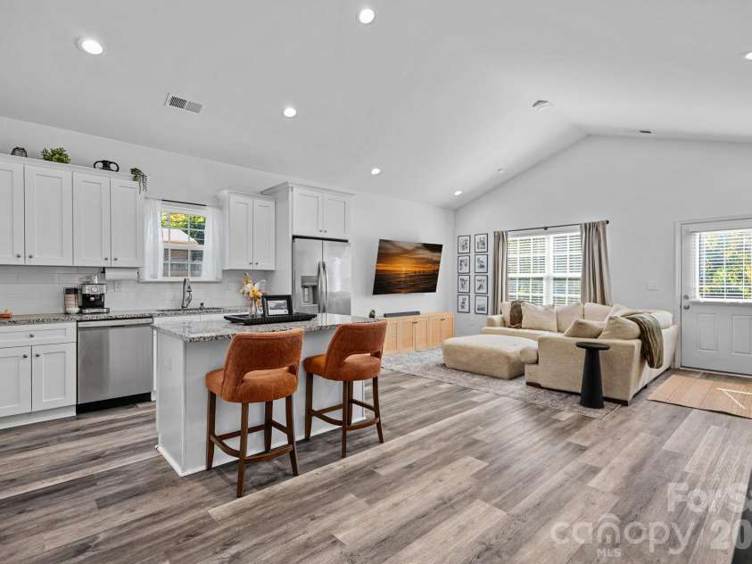 521 Porter Street, Charlotte, NC 28208.  MLS# CAR4429994, YatesRealty ID 55388. 