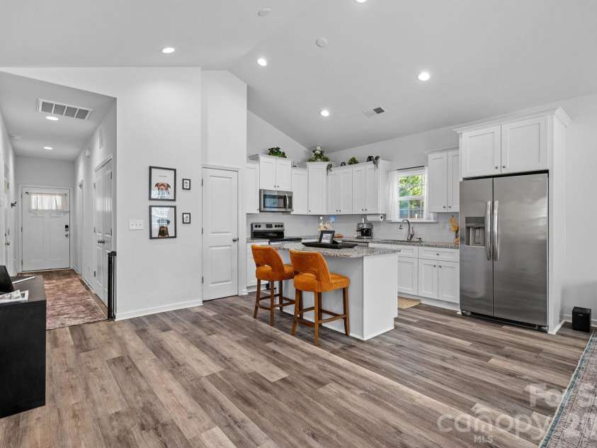 521 Porter Street, Charlotte, NC 28208.  MLS# CAR4429994, YatesRealty ID 55388. 