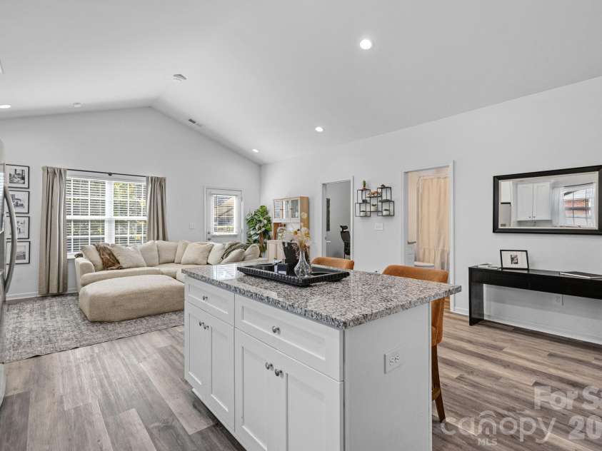 521 Porter Street, Charlotte, NC 28208.  MLS# CAR4429994, YatesRealty ID 55388. 