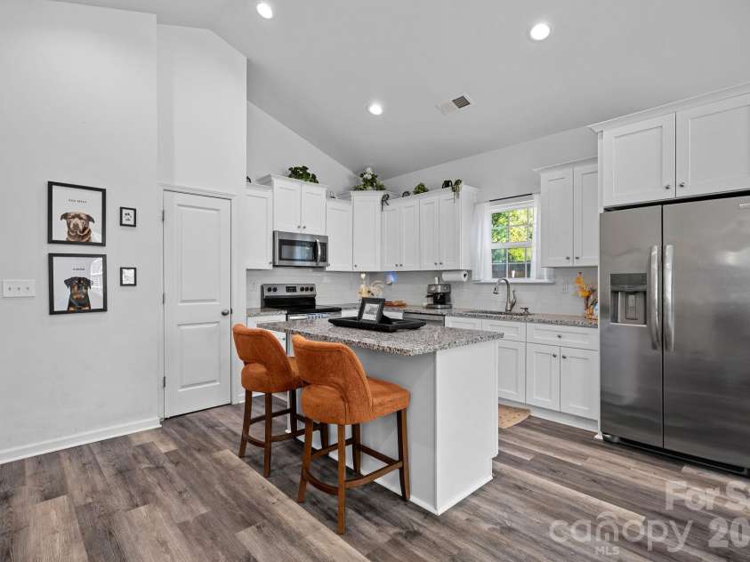 521 Porter Street, Charlotte, NC 28208.  MLS# CAR4429994, YatesRealty ID 55388. 