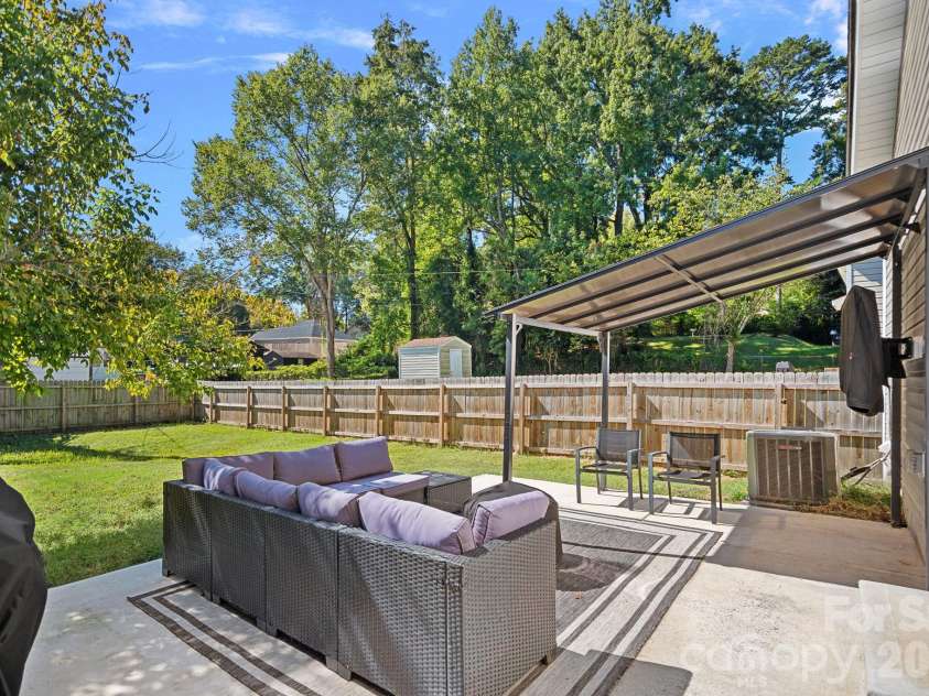 521 Porter Street, Charlotte, NC 28208.  MLS# CAR4429994, YatesRealty ID 55388. 
